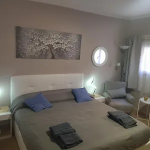https://old-bridge-minisuite.it-romehotels.com
